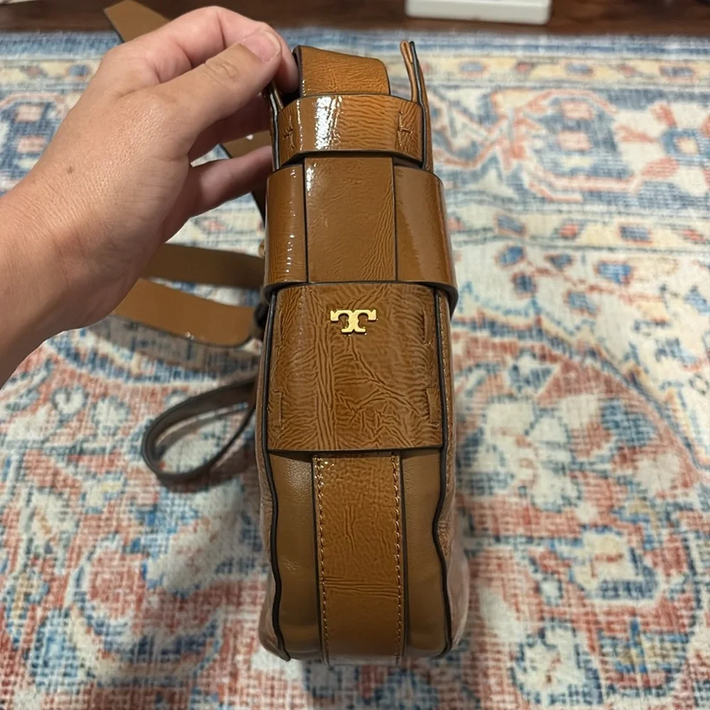 Tory Burch Gemini Link Patent Crossbody Bag in Umber NWOT - Picture 6 of 10